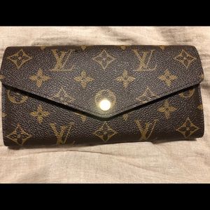 Brand New Authentic Louis Vuitton Sarah Wallet